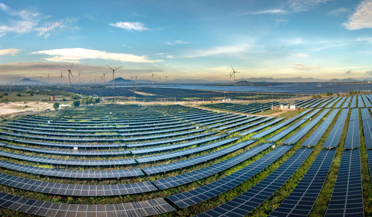 parco solare ed eolico con infrastrutture energetiche integrate